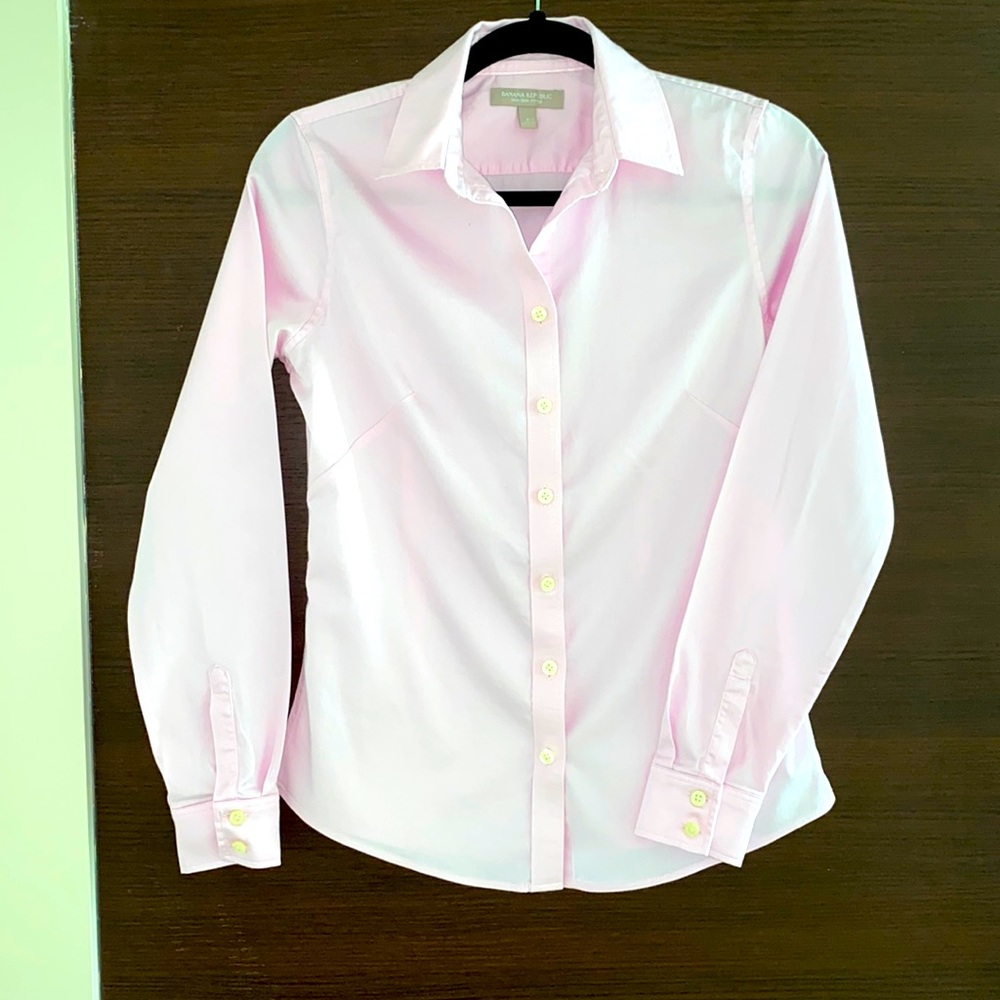 Pink Non-Iron Banana Republic Button Up Shirt 💞